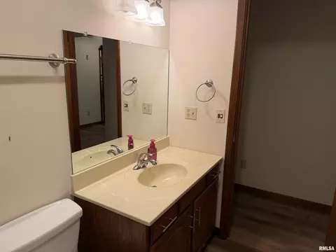 Bath - 2103 Maple Ave, Macomb, IL 61455 photo 5 of 5