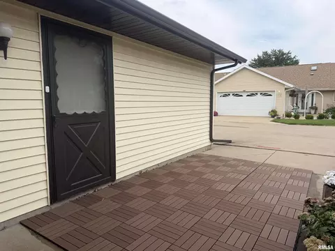 Exterior - 2103 Maple Ave, Macomb, IL 61455 photo 4 of 4
