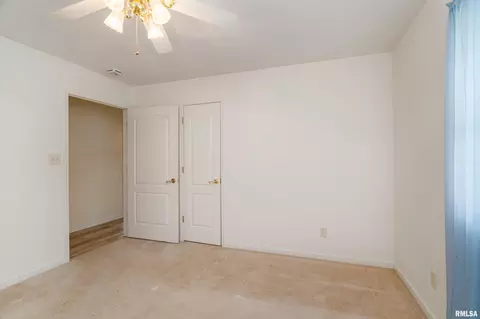 Bedroom - 14 Timbercreek Dr, Herrin, IL 62948 photo 6 of 8