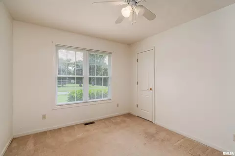 Bedroom - 14 Timbercreek Dr, Herrin, IL 62948 photo 4 of 8