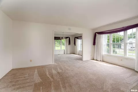 Living - 14 Timbercreek Dr, Herrin, IL 62948 photo 1 of 5