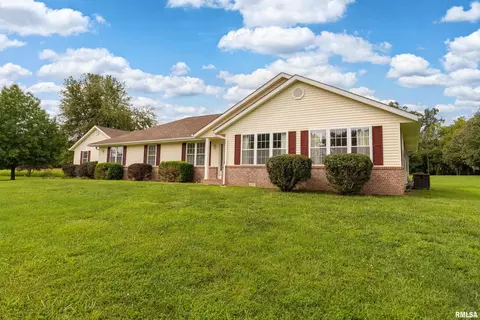 Exterior - 14 Timbercreek Dr, Herrin, IL 62948 photo 2 of 6