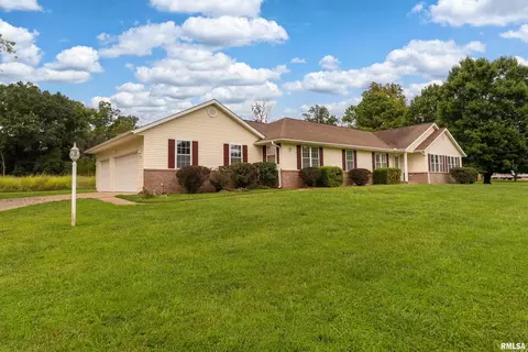 Exterior - 14 Timbercreek Dr, Herrin, IL 62948 photo 4 of 6