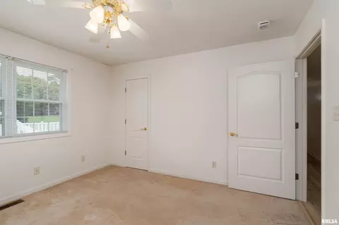 Bedroom - 14 Timbercreek Dr, Herrin, IL 62948 photo 8 of 8