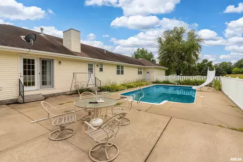 Exterior - 14 Timbercreek Dr, Herrin, IL 62948 photo 5 of 6