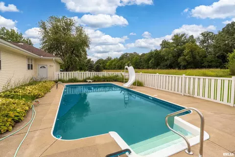 Exterior - 14 Timbercreek Dr, Herrin, IL 62948 photo 6 of 6