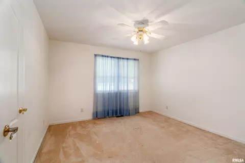 Bedroom - 14 Timbercreek Dr, Herrin, IL 62948 photo 5 of 8