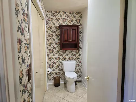 Bath - 15 Gettysburg Dr, Canton, IL 61520 photo 1 of 7