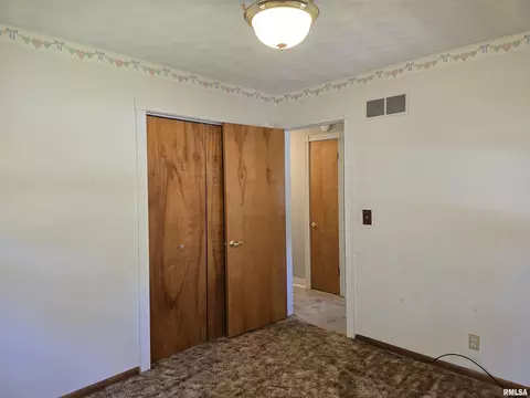Bedroom - 15 Gettysburg Dr, Canton, IL 61520 photo 8 of 11