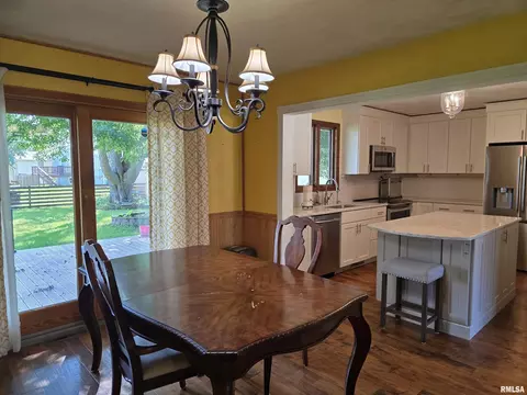 Dining - 15 Gettysburg Dr, Canton, IL 61520 photo 3 of 6