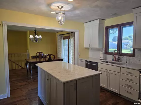 Kitchen - 15 Gettysburg Dr, Canton, IL 61520 photo 7 of 7
