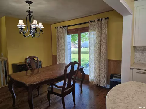 Dining - 15 Gettysburg Dr, Canton, IL 61520 photo 4 of 6
