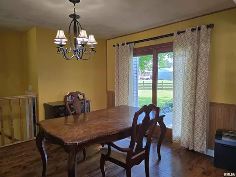 Dining - 15 Gettysburg Dr, Canton, IL 61520 photo 1 of 6
