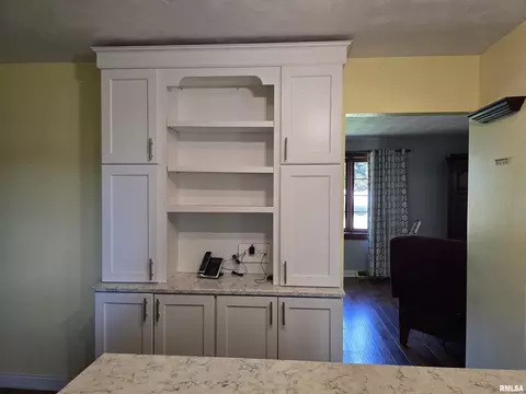 Kitchen - 15 Gettysburg Dr, Canton, IL 61520 photo 4 of 7