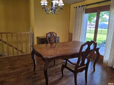 Dining - 15 Gettysburg Dr, Canton, IL 61520 photo 5 of 6