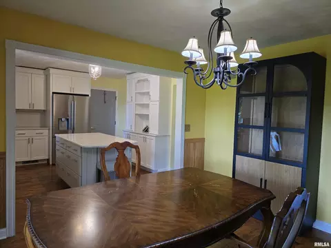 Dining - 15 Gettysburg Dr, Canton, IL 61520 photo 2 of 6