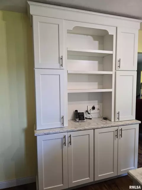 Kitchen - 15 Gettysburg Dr, Canton, IL 61520 photo 5 of 7