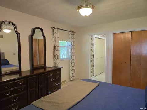 Bedroom - 15 Gettysburg Dr, Canton, IL 61520 photo 4 of 11