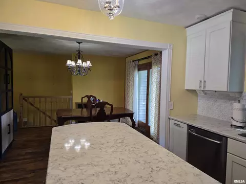 Dining - 15 Gettysburg Dr, Canton, IL 61520 photo 6 of 6
