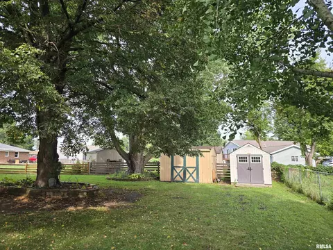 Exterior - 15 Gettysburg Dr, Canton, IL 61520 photo 3 of 7