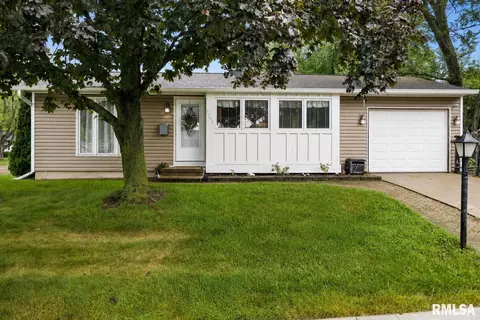 3702 W Creighton Ter, Peoria, IL 61615