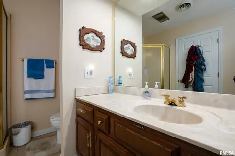 Bath - 1705 Caesar Ln, Marion, IL 62959 photo 3 of 3