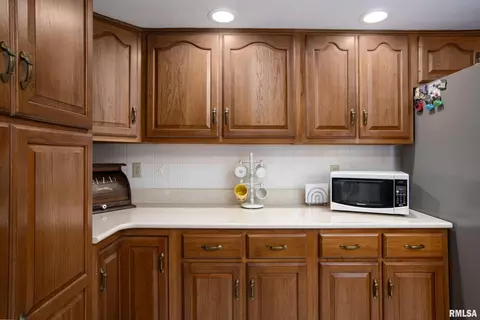 Kitchen - 1705 Caesar Ln, Marion, IL 62959 photo 3 of 3