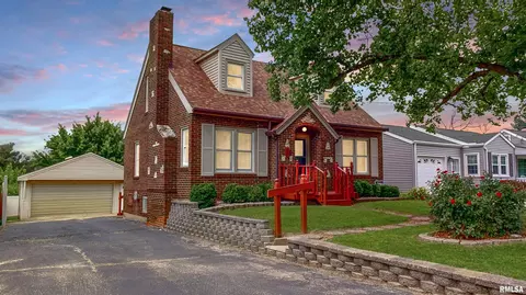 549 Roosevelt St, Creve Coeur, IL 61610
