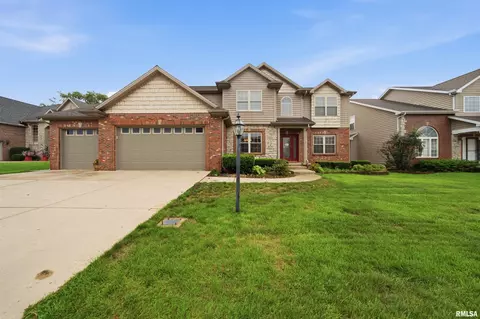 4110 W Annbriar Dr, Peoria, IL 61615