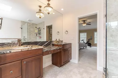 Bath - 3206 Leafy Ln, Bloomington, IL 61704 photo 5 of 7