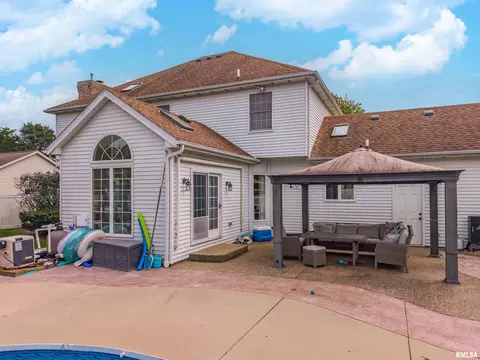 Exterior - 3206 Leafy Ln, Bloomington, IL 61704 photo 14 of 15
