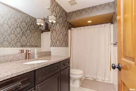 Bath - 3206 Leafy Ln, Bloomington, IL 61704 photo 6 of 7