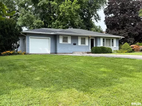 Exterior - 126 Penny Ln, Macomb, IL 61455 photo 6 of 8