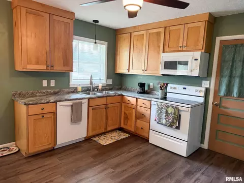 Kitchen - 126 Penny Ln, Macomb, IL 61455 photo 3 of 6
