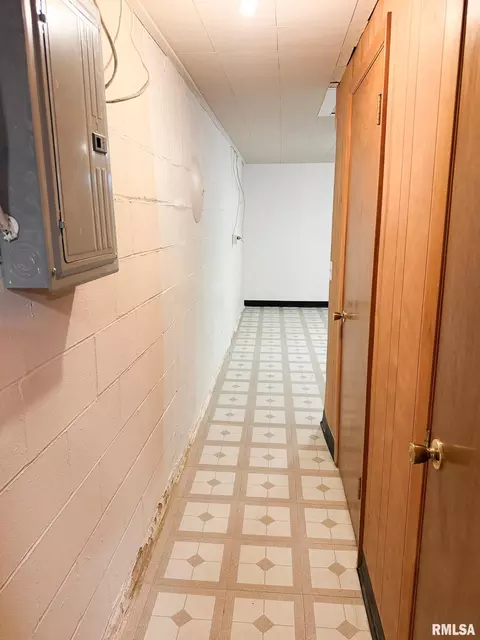 Entry Way - 126 Penny Ln, Macomb, IL 61455 photo 1 of 1