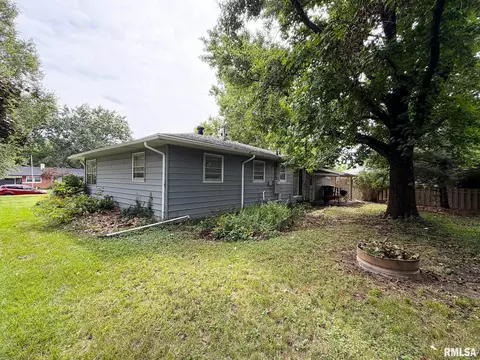 Exterior - 126 Penny Ln, Macomb, IL 61455 photo 3 of 8