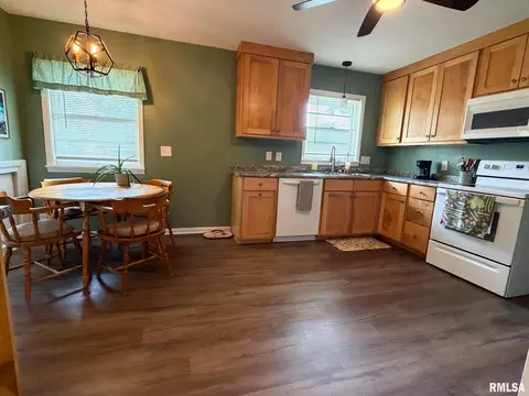 Kitchen - 126 Penny Ln, Macomb, IL 61455 photo 5 of 6