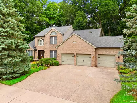 835 W Grand Oak Dr, Peoria, IL 61615
