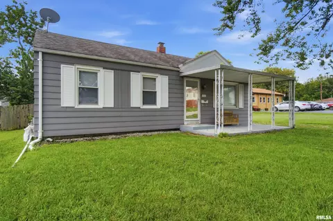 2106 W Forrest Hill Ave, Peoria, IL 61604