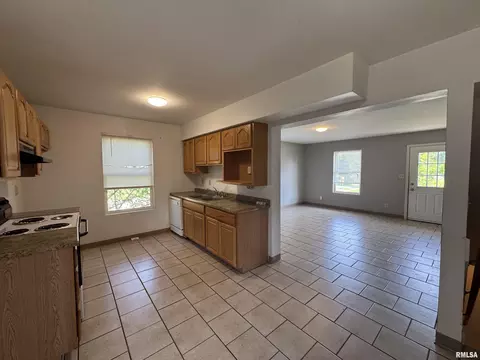602 N Charles St, Macomb, IL 61455 photo 3