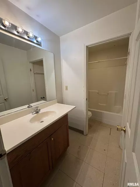 602 N Charles St, Macomb, IL 61455 photo 8