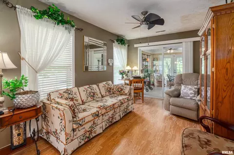 Living - 3212 Cherokee Dr, Marion, IL 62959 photo 3 of 3