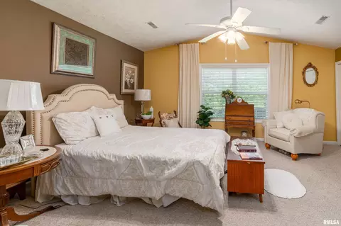 Bedroom - 3212 Cherokee Dr, Marion, IL 62959 photo 1 of 3