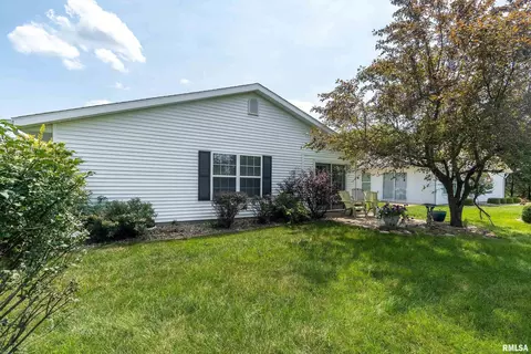 Exterior - 3212 Cherokee Dr, Marion, IL 62959 photo 4 of 6