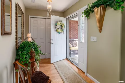 Entry Way - 3212 Cherokee Dr, Marion, IL 62959 photo 1 of 3