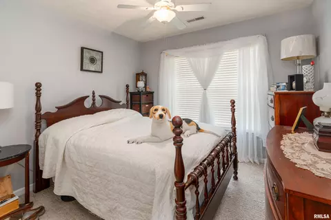 Bedroom - 3212 Cherokee Dr, Marion, IL 62959 photo 2 of 3