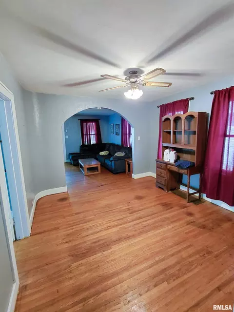 Entry Way - 505 Baxter Ct, Canton, IL 61520 photo 1 of 3