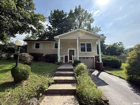 54 Parkwood Rd, Carbondale, IL 62902