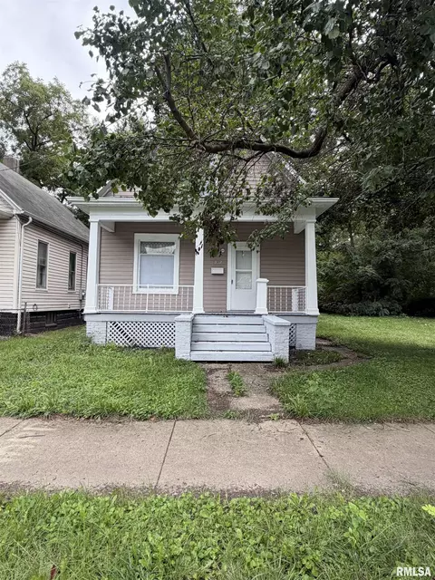 1302 W John H Gwynn Jr Ave, Peoria, IL 61605