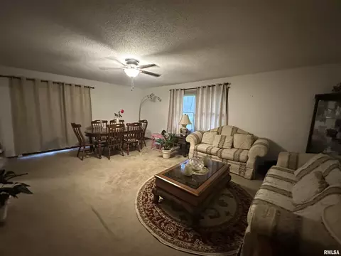 Living - 1208 Roberta Dr, Murphysboro, IL 62966 photo 1 of 2